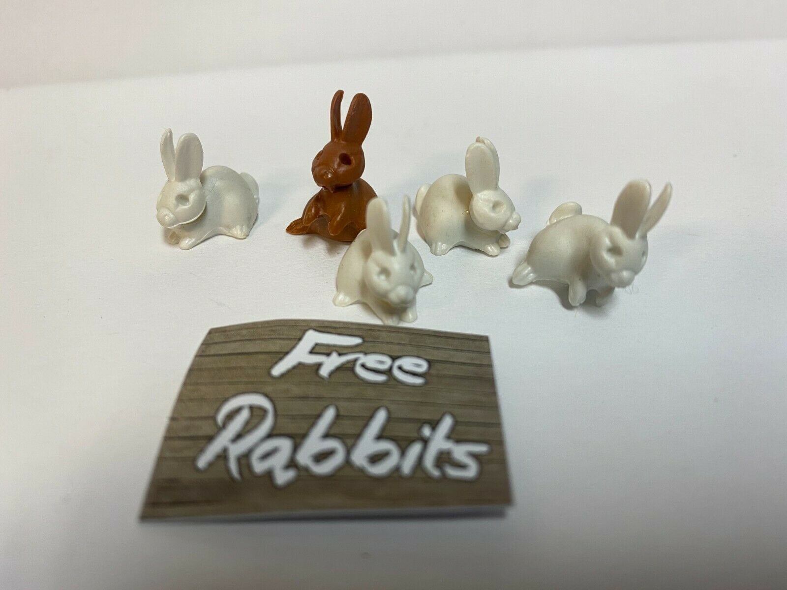Just Plain Folk  G Scale Train Figure Set Of 5 Rabbits And Sign Diorama  New